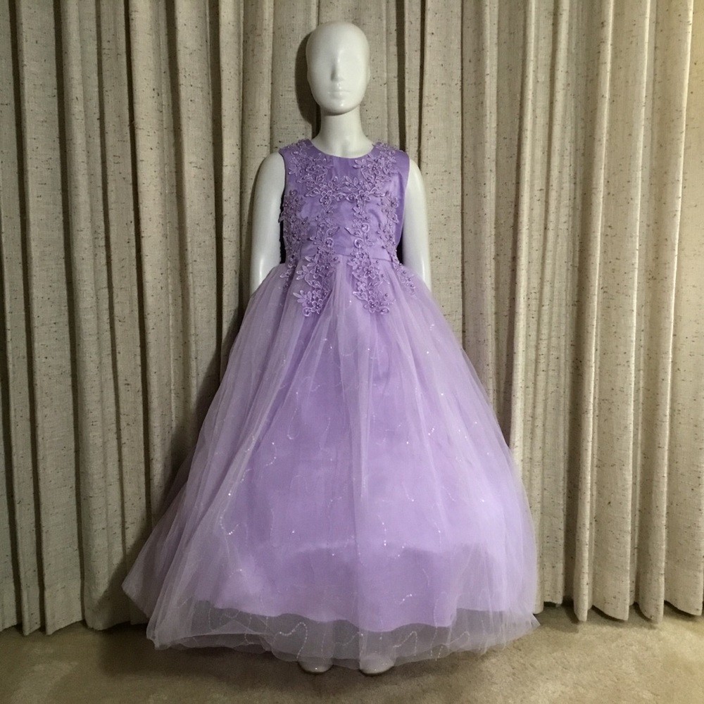 Lavender formal w/ Embroidery dress, girl's sizing about 12-14, (160Int. on Tag) - Picture 4 of 15